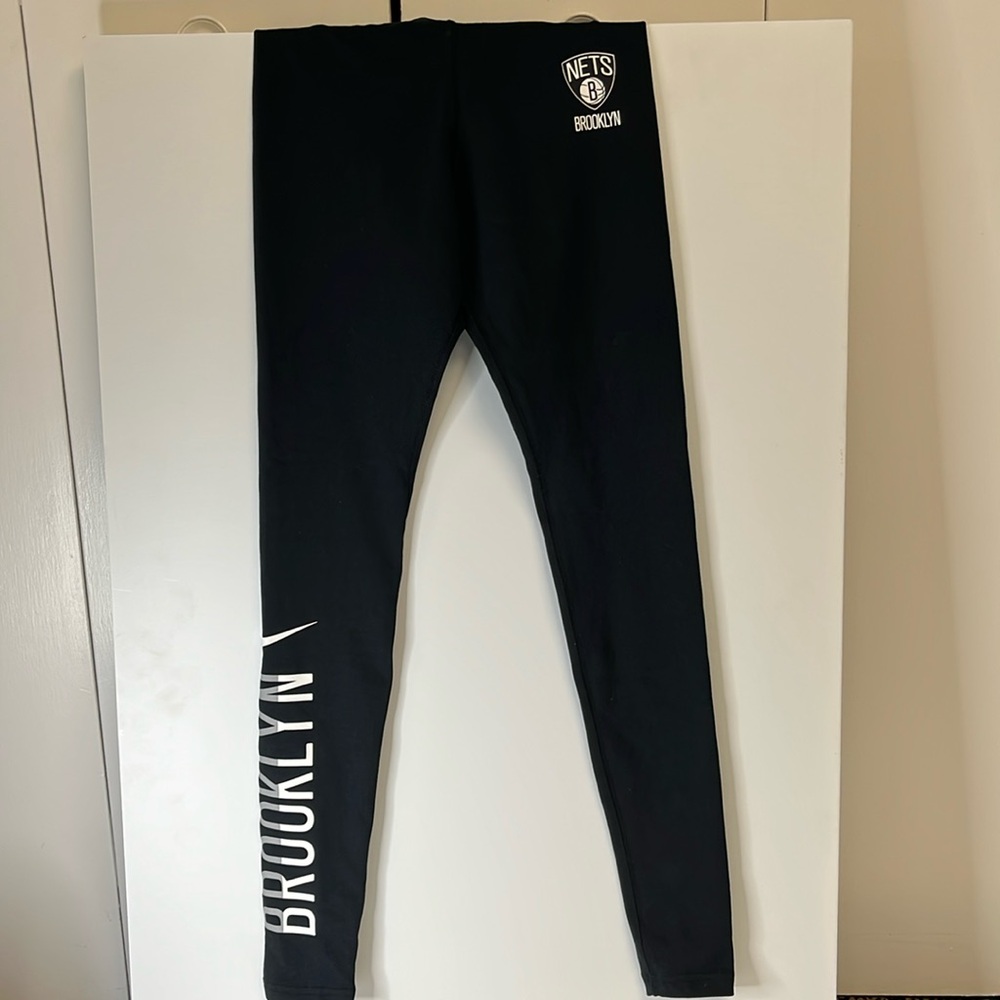 Brooklyn Nets women’s Nike leggings